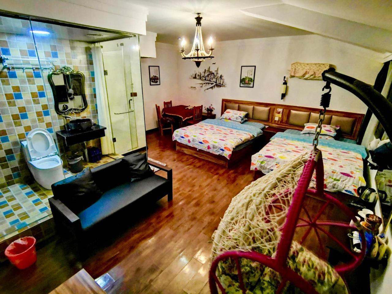 Fenghuang Little Bear Family Guest House מראה חיצוני תמונה