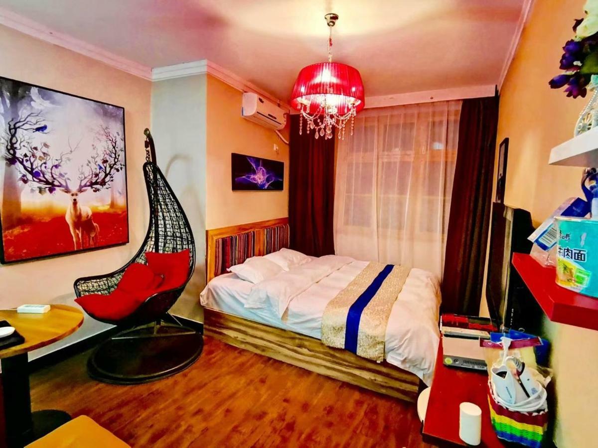 Fenghuang Little Bear Family Guest House מראה חיצוני תמונה