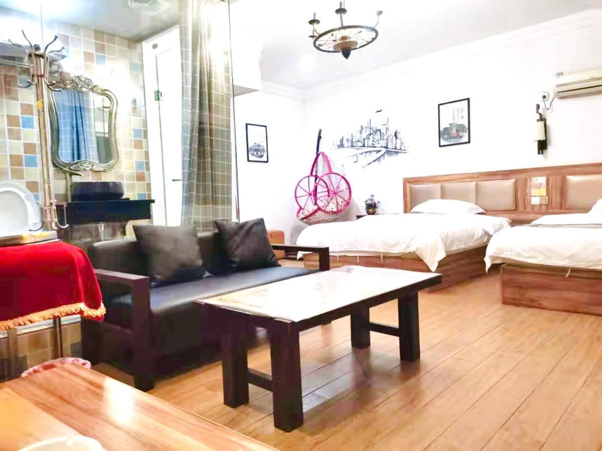 Fenghuang Little Bear Family Guest House מראה חיצוני תמונה