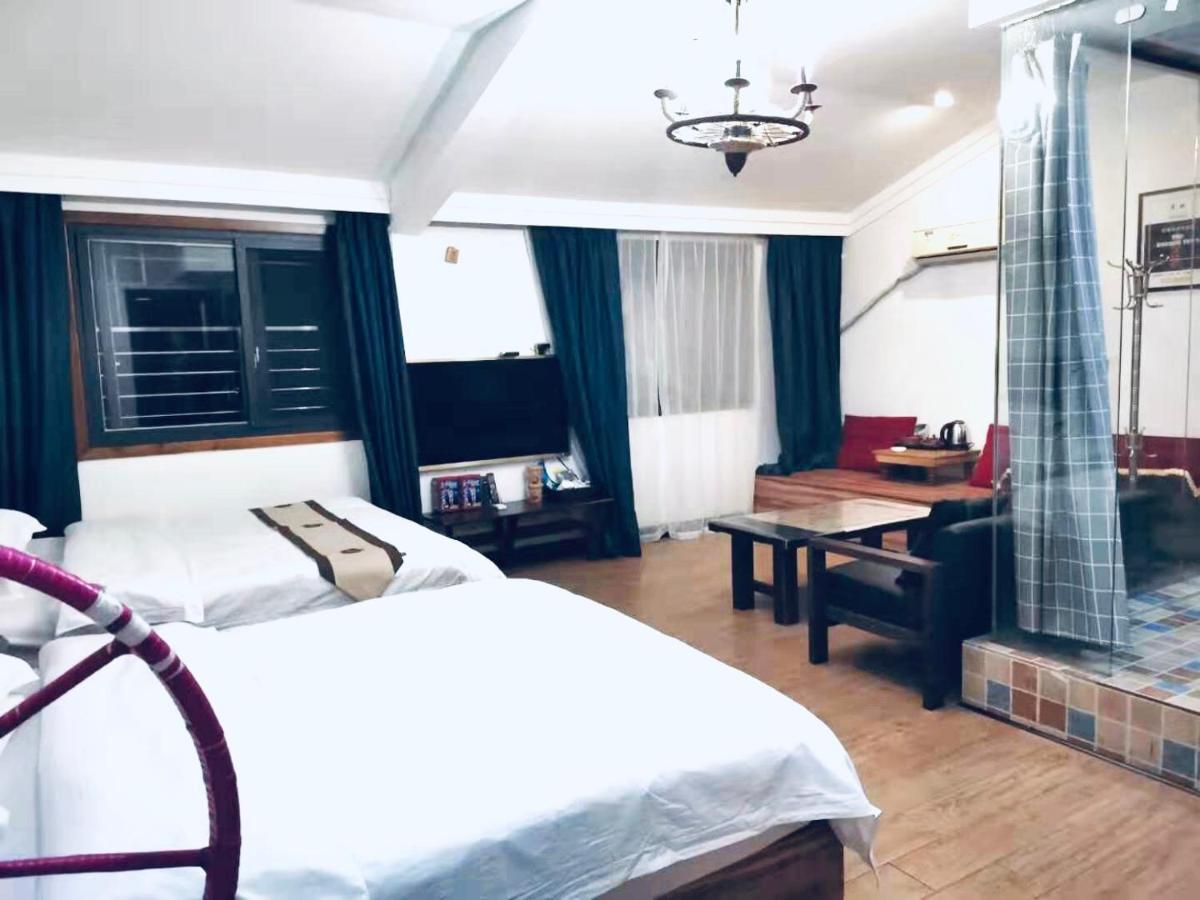 Fenghuang Little Bear Family Guest House מראה חיצוני תמונה