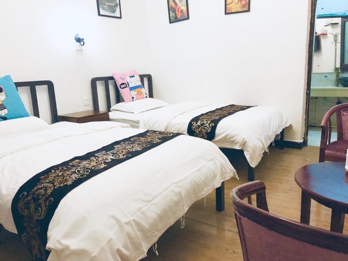 Fenghuang Little Bear Family Guest House מראה חיצוני תמונה
